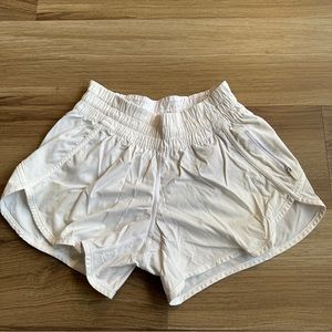 Lululemon Tracker Short in White size 4